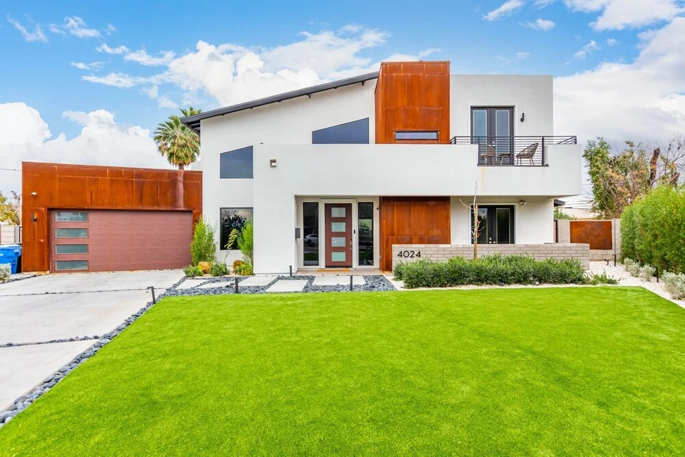 33rd Modern Phoenix 4 Bedroom Home by Redawning