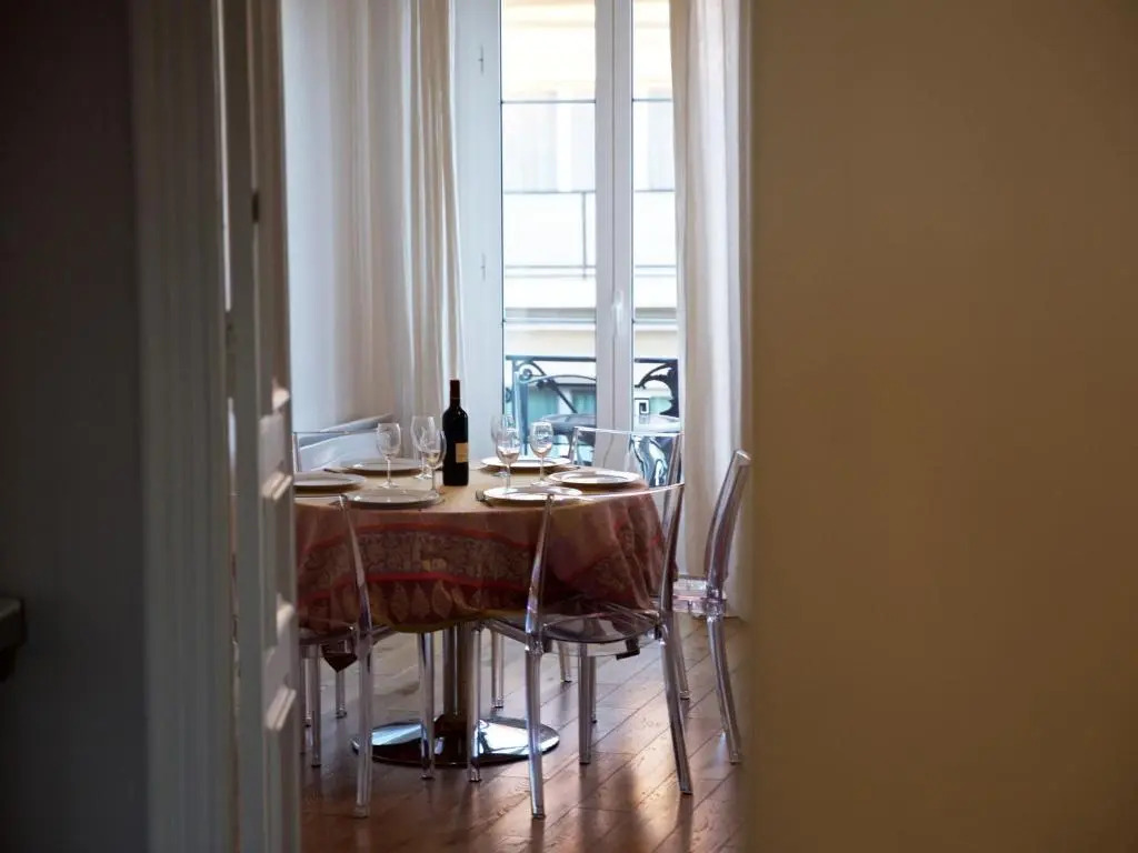"Le Jazzy" by EnjoyNice, 3-bedroom, 2-bathroom spacious central apartment