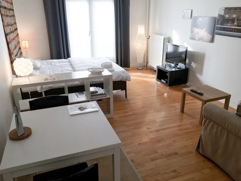Apartment close to Metro 140-1