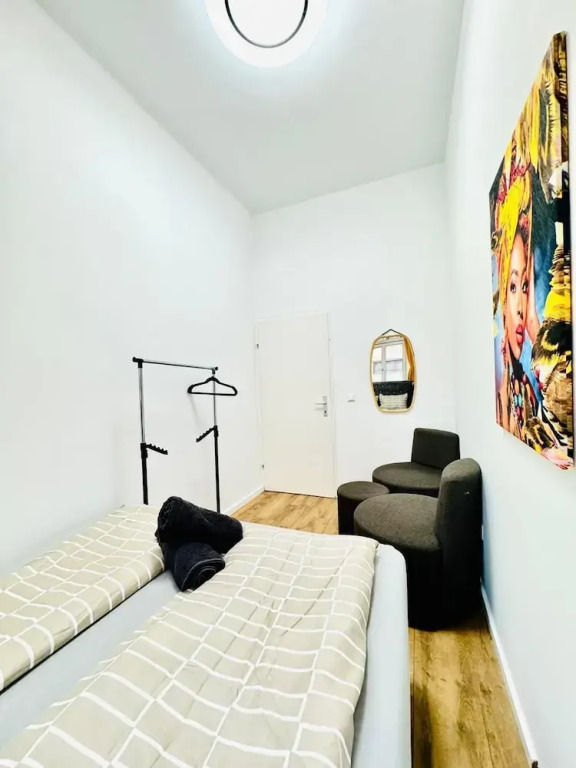 Stylish 9BR Apartment for 18 Guests