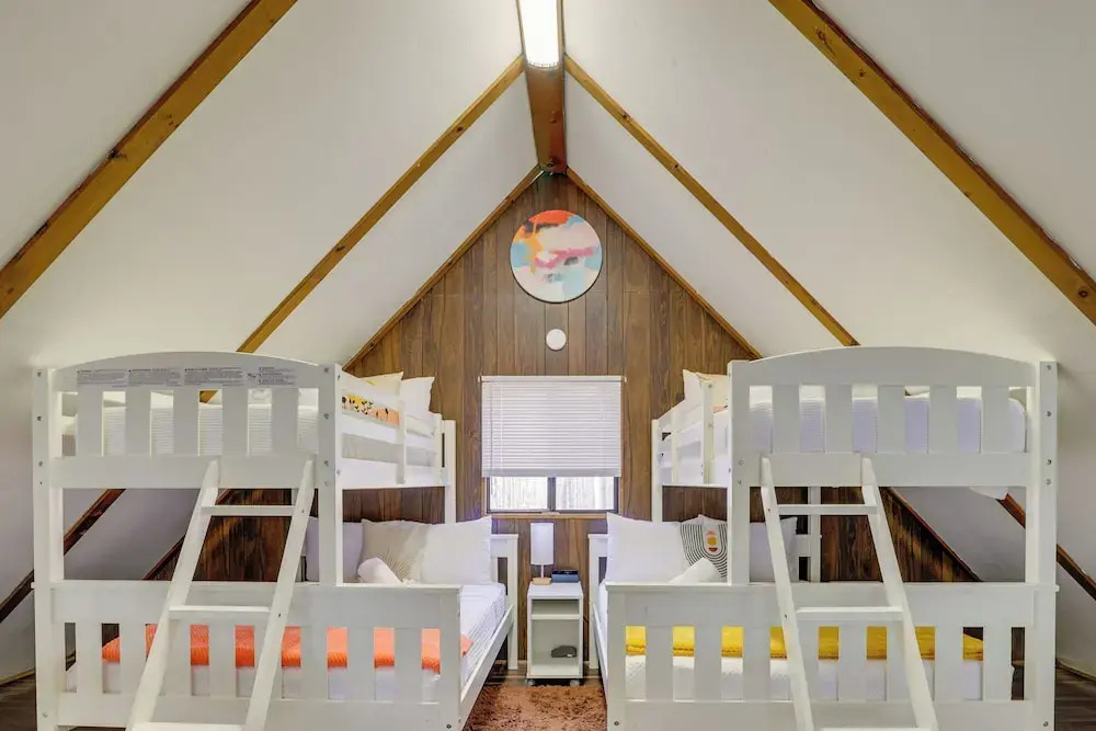 Hot Tub and Resort Amenities Pocono Lake Retreat!