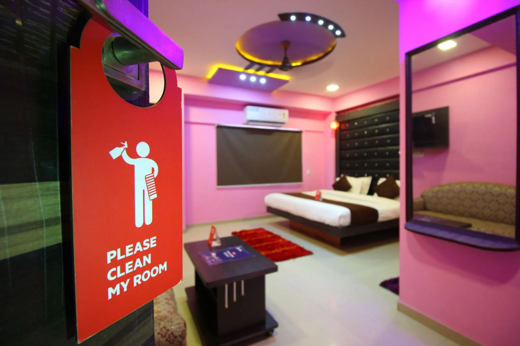 OYO 9240 Hotel Crystal Inn