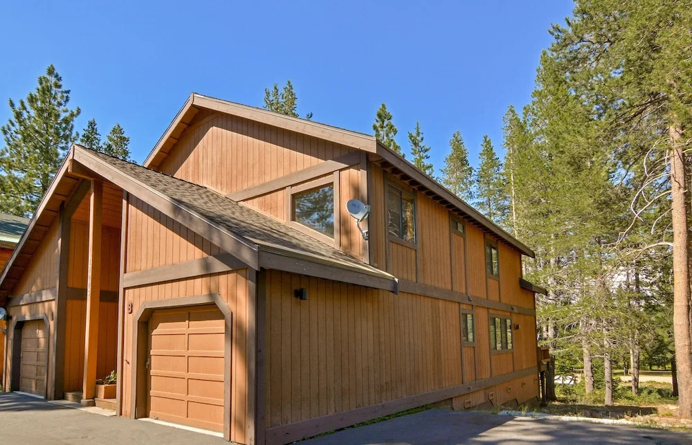 11443 Northwoods Blvd House Unit B - 2 Br home by RedAwning