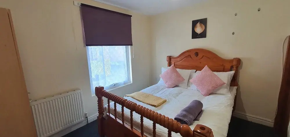 Room in Guest Room - Comfortable Size Room in Coventry
