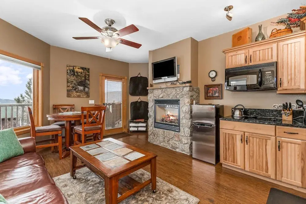 Deer Mountain 28b 1 Bedroom Condo by RedAwning