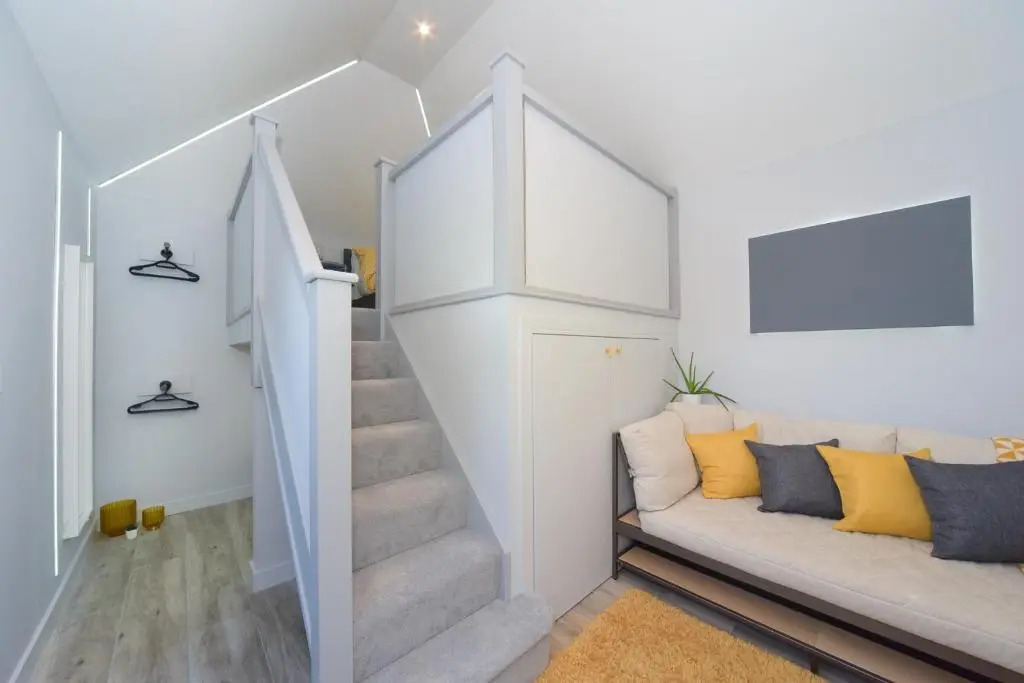 Super Cool Luxury Studio near the beach - Smart TV, WiFi & Netflix