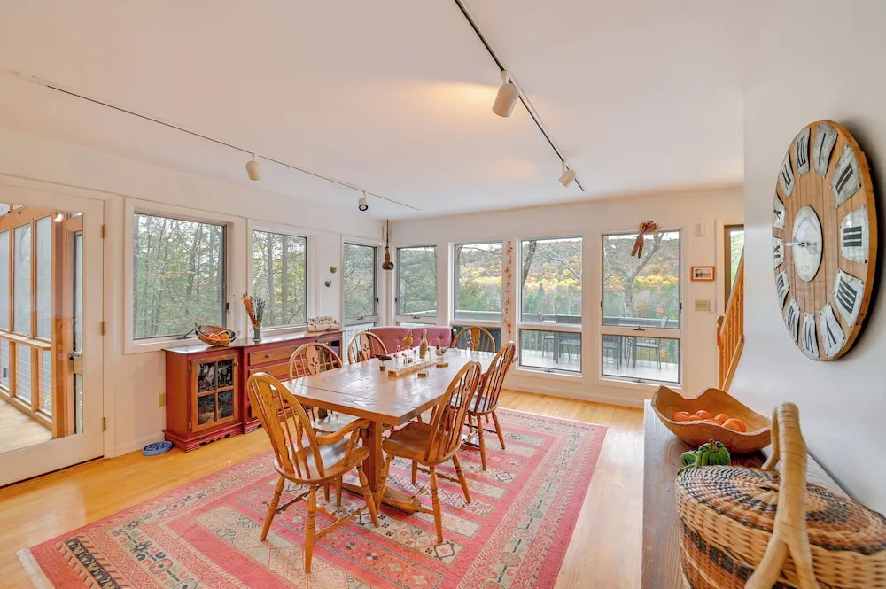Great Barrington Lakeside Getaway w/ Kayak & Grill