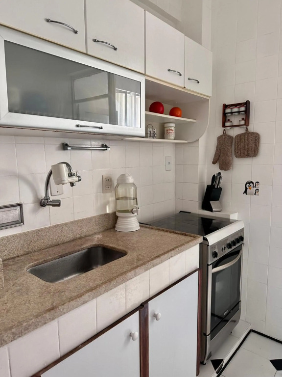 IPANEMA 2 quartos à 3 quadras da praia com garagem
