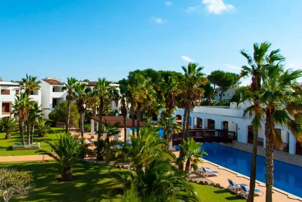 Apartamento en complejo con piscina