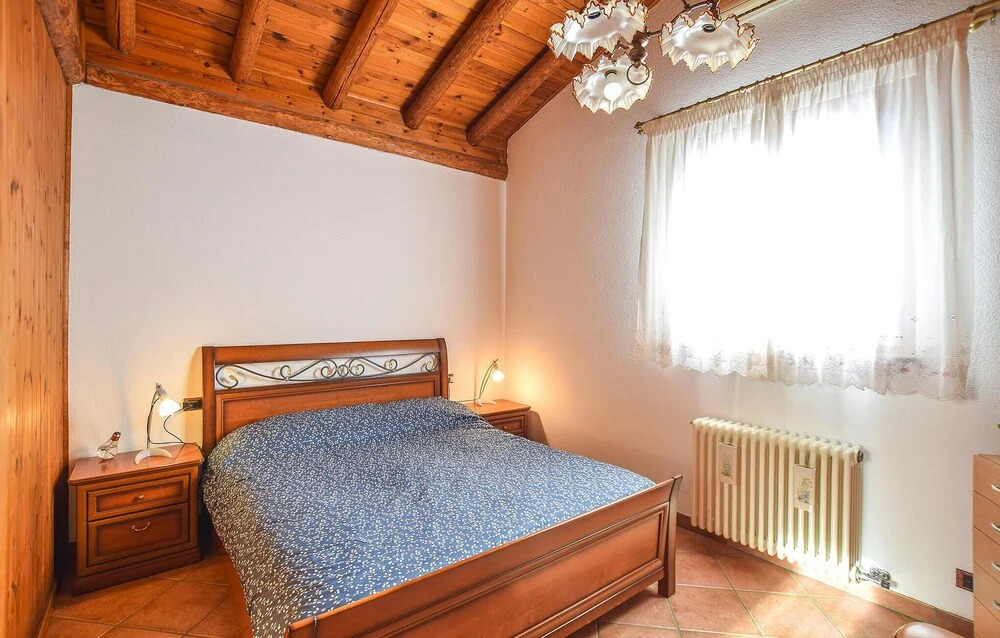 2 Bedroom Stunning Home In Luino