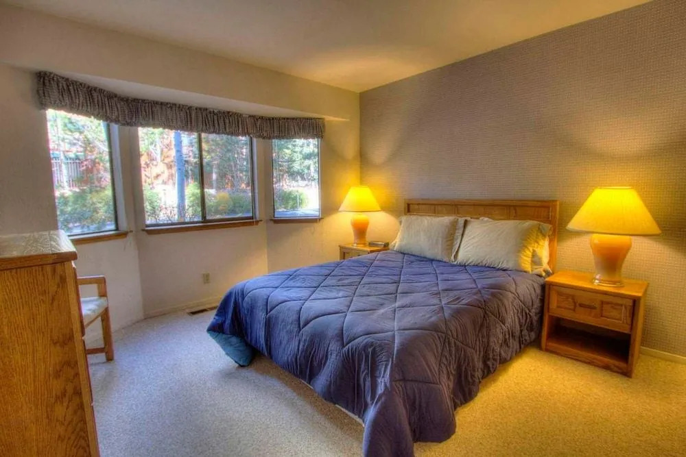 Ski Lake Lodge by Lake Tahoe Accommodations
