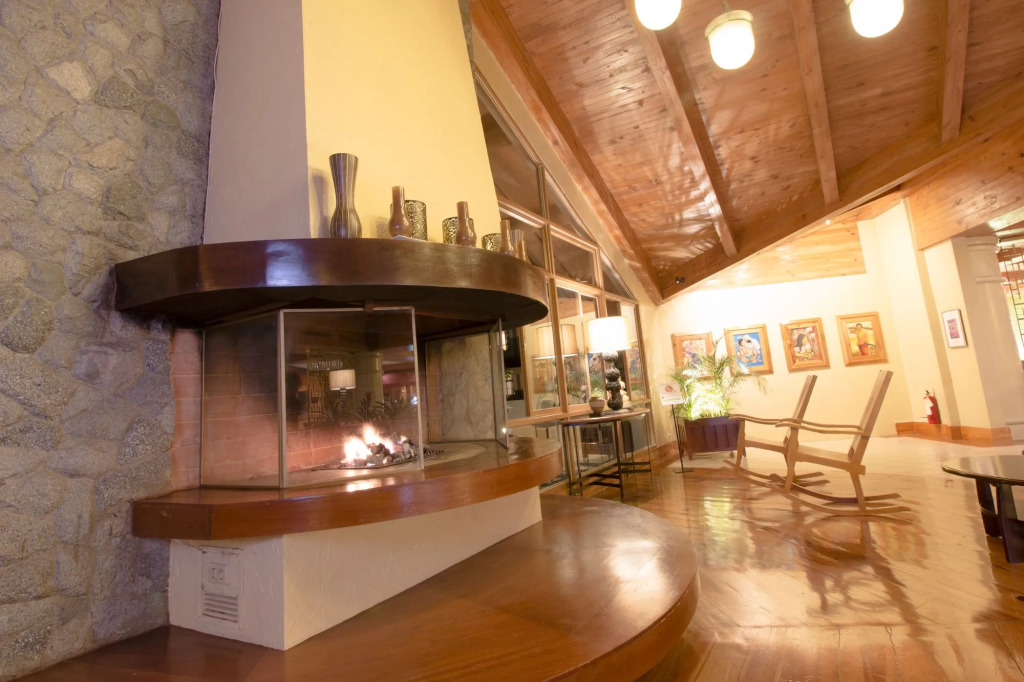 Отель John Hay Hotels Forest Wing