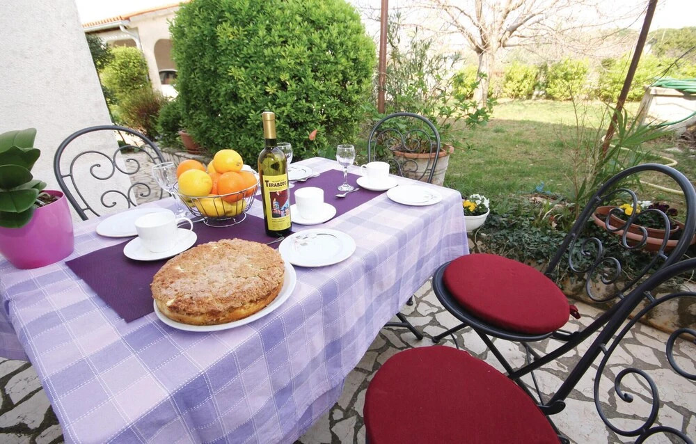 Nice Home in Vodnjan With Wifi and 2 Bedrooms