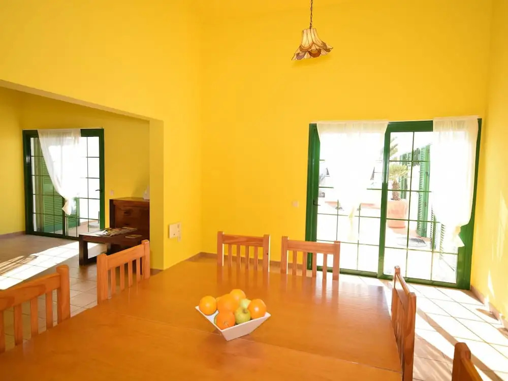 Spacious villa with good location in the north, just 15 min from the beach
