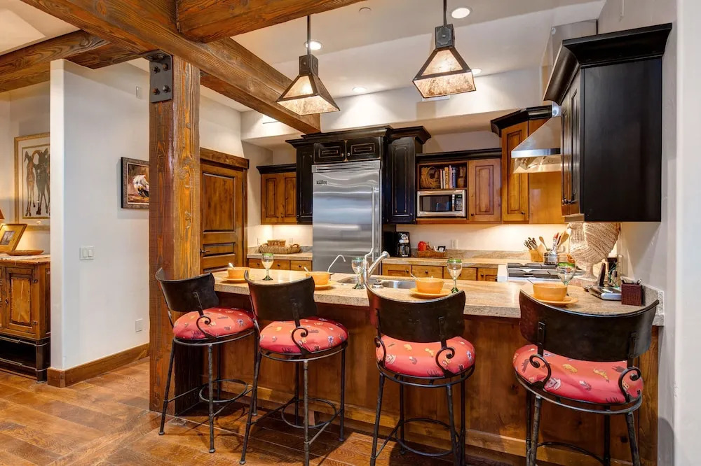 Silver Star #4303- 3 Bed PH