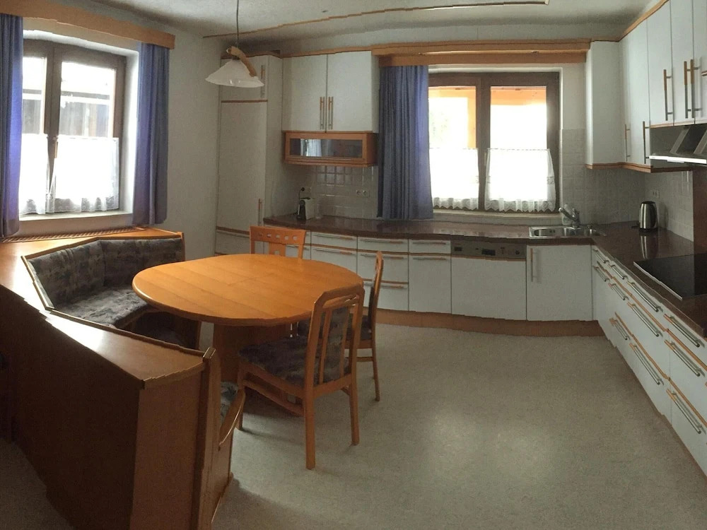 Charming Holiday Home In Gosau