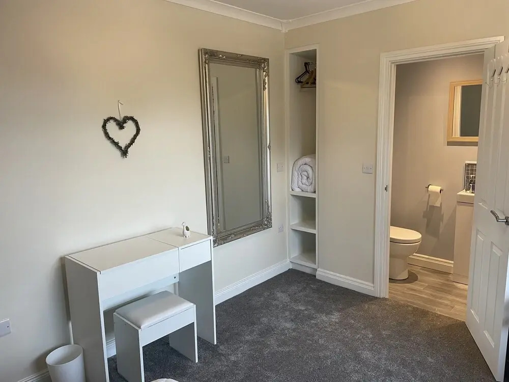 Beautiful 3-bed House in Sunny Killough Down