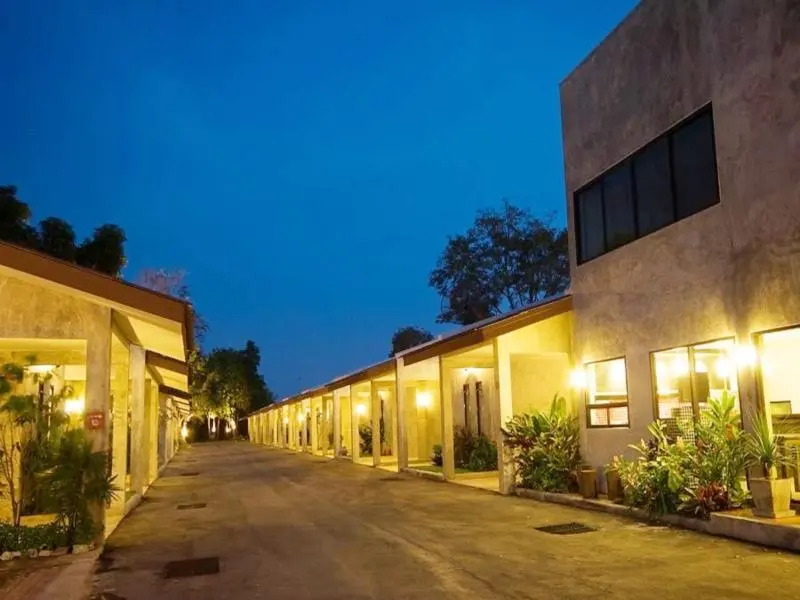 Red Horse Resort