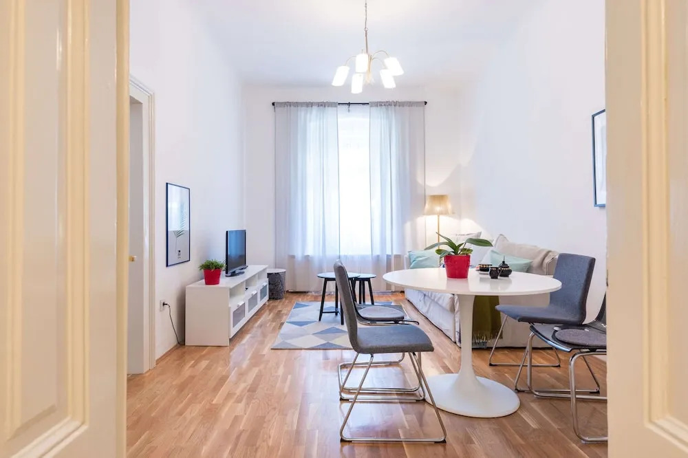 Sunny And Modern Apt In The Center