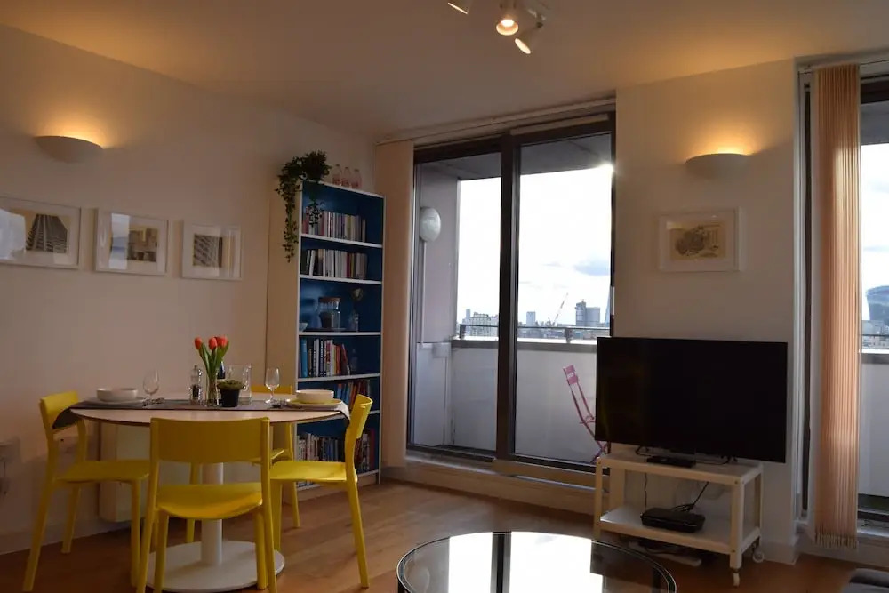 City Views 1 Bedroom Apartment in Shadwell