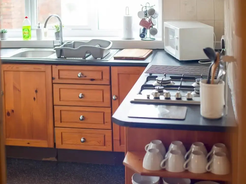 Spacious Victorian 4 bed house near Heath Hospital