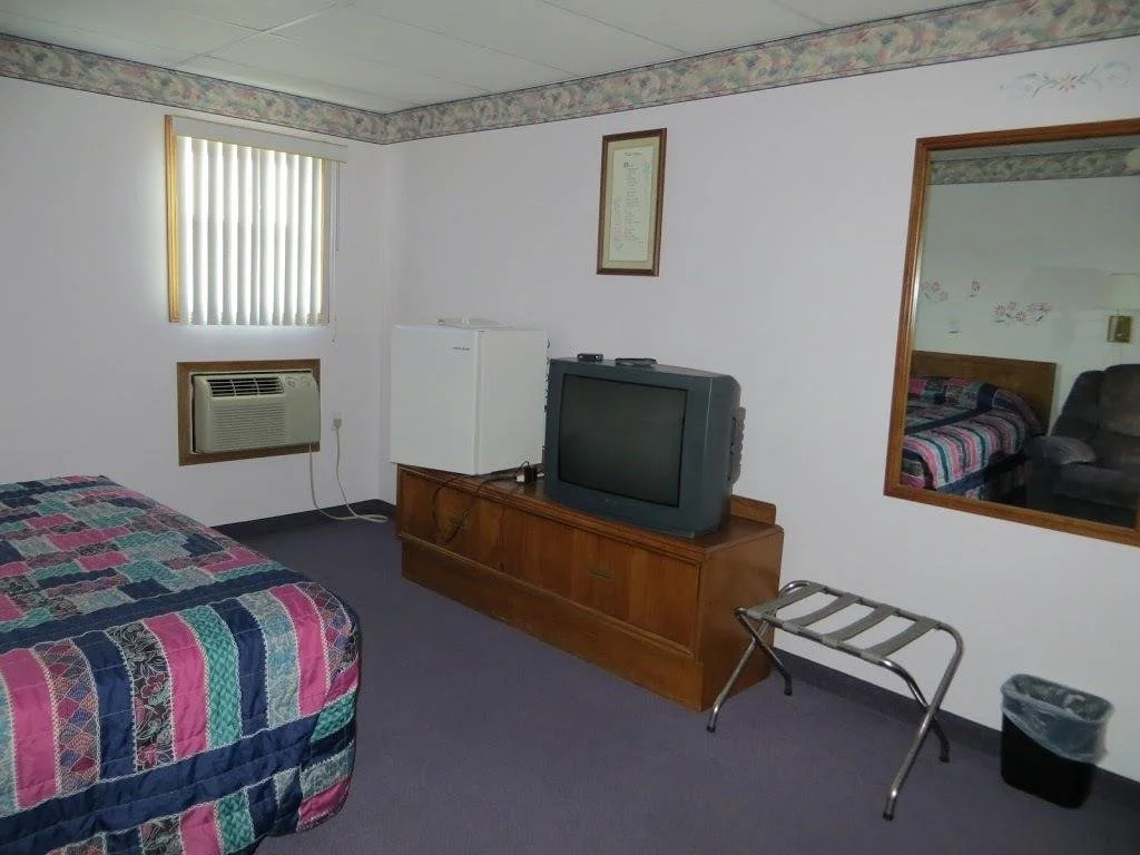Bluffs Inn & Suites
