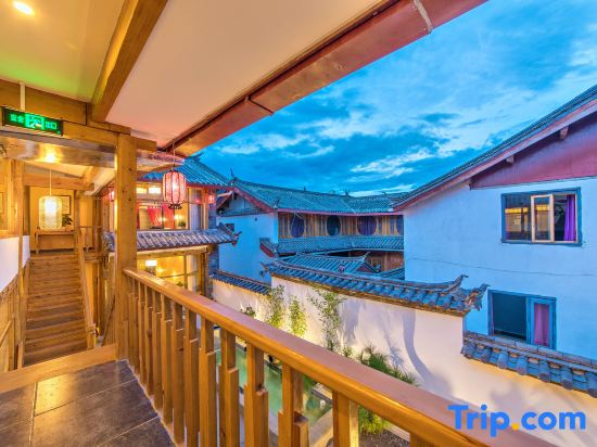 Tea-fragrant wooden hostel