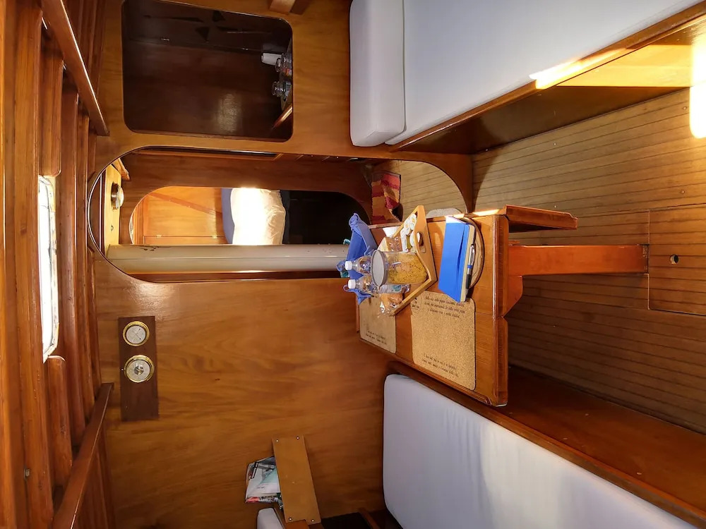 Boat, Sleep & Tours EHoa