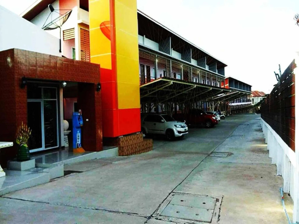 Vipat Bungkan Hotel
