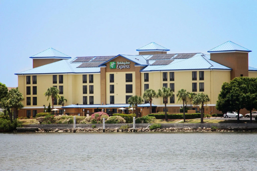 Holiday Inn Express Hotel & Suites Tampa-Rocky Point Island by IHG
