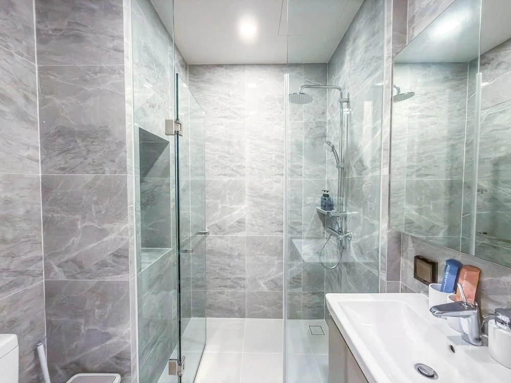 Bangkok Luxury New Condo · Siam Paragon · Walk to BTS