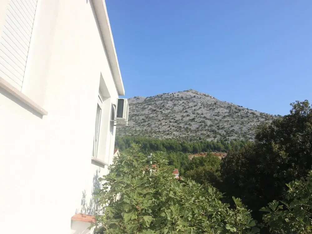 Simplistic Apartment in Starigrad near Sea