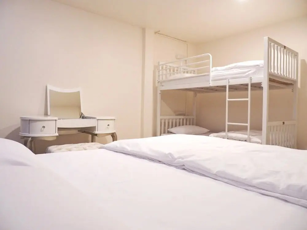 Esse Hostel