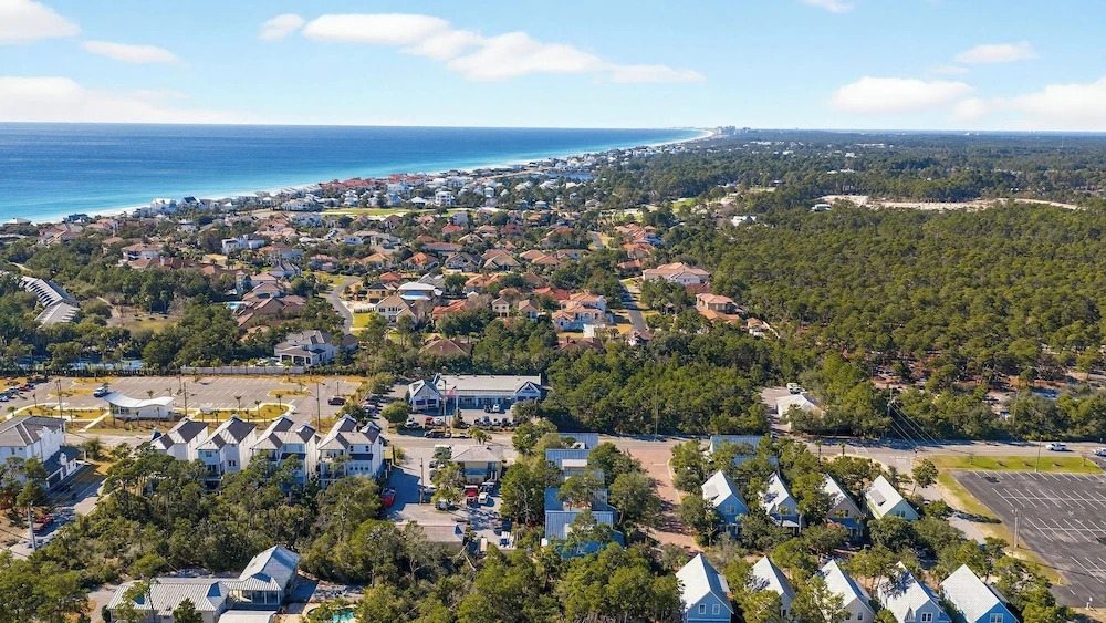 ? Private Backyard Minutes to 30A + Beaches Golf Cart + Bikes The Little Blue Beach House by Avantstay