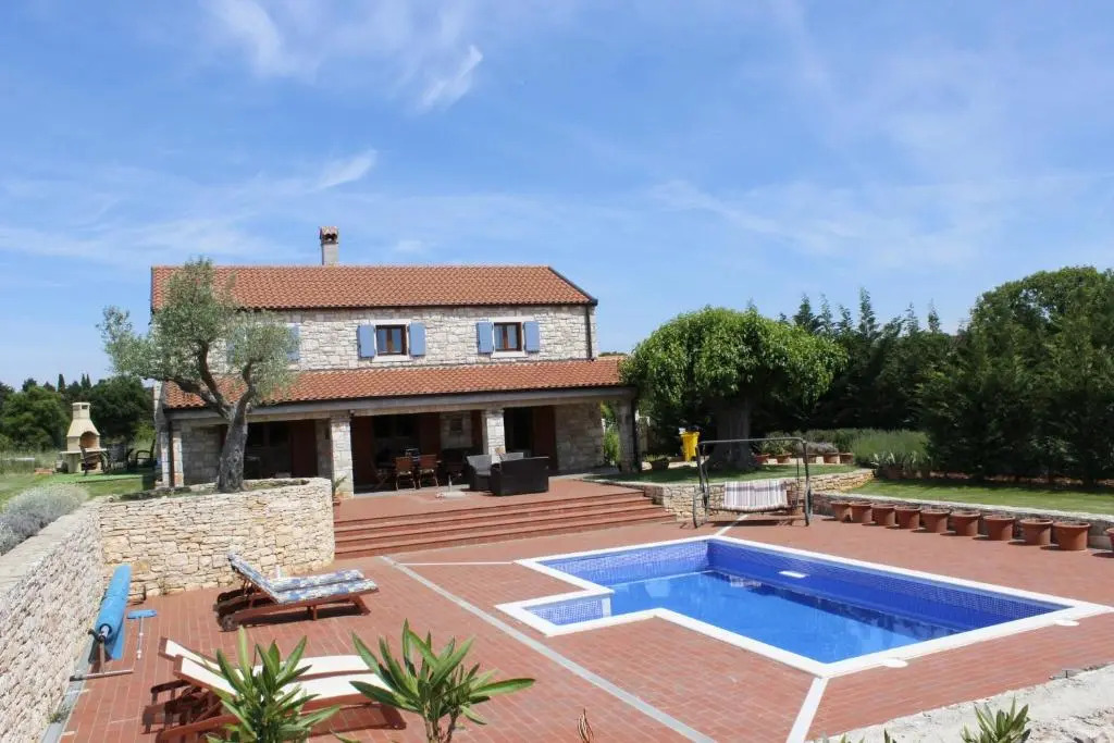 Mon Perin Castrum - House of Nice Memories