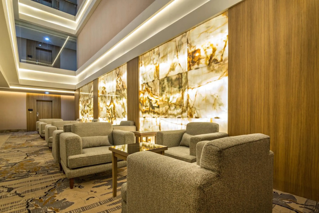 Mirnian Hotel