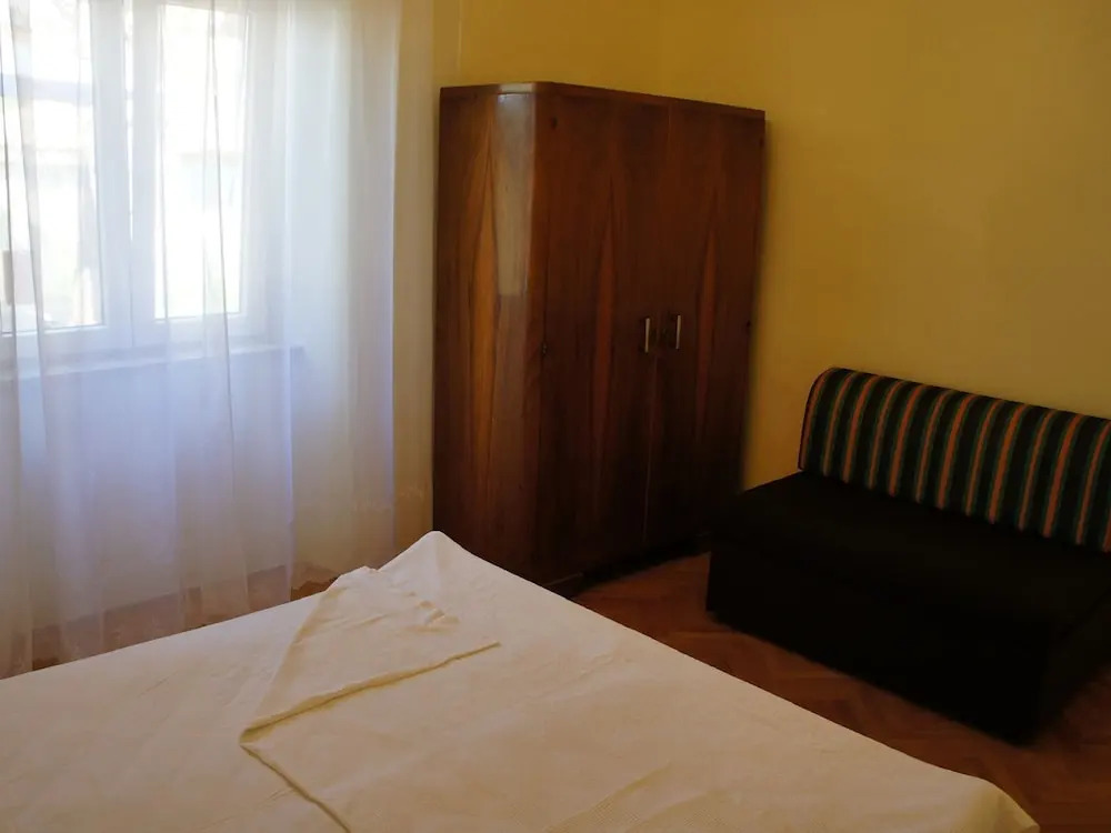 Nice House with Large Garden near Pula & Beach