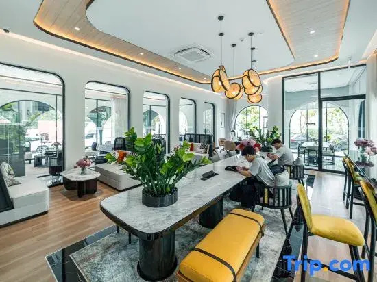 Spacious 1br in Bang Tao, Title legendary
