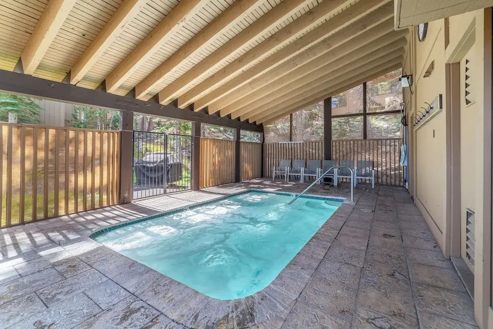 Walk to Ski Lift: Mtn-view Condo in Mammoth Lakes