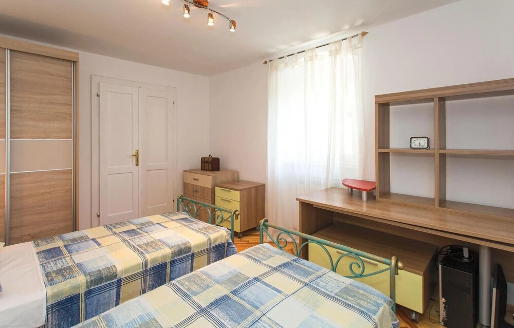 Beautiful Home in Sinj with Hot Tub, 4 Bedrooms & Outdoor Swimming Pool