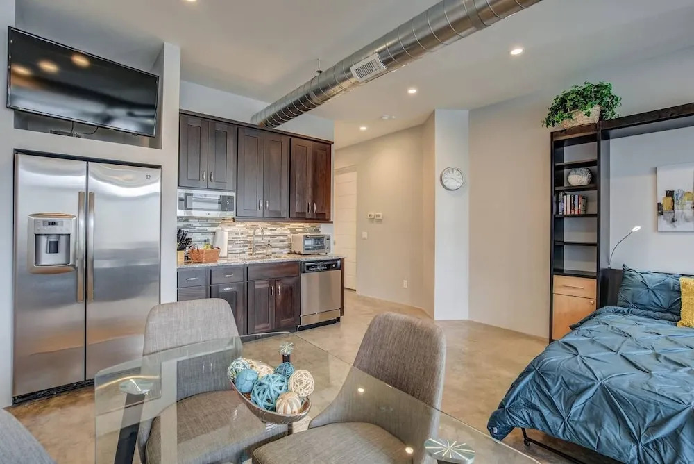 1BD Studio Downtown Close to Hiking W/ac!