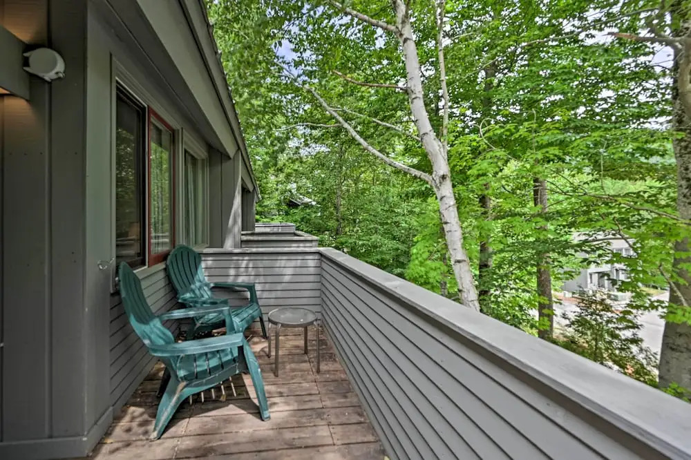 Village of Loon Mtn Condo with Fireplace and Balcony!