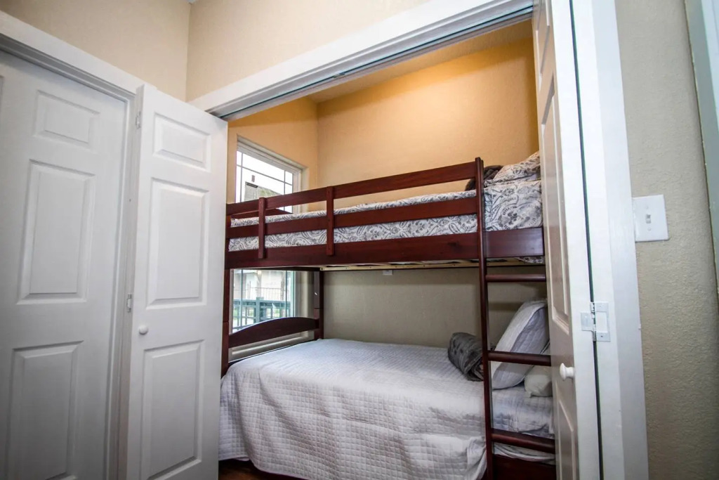 Hackberry St #B Renovated 2BR Near Downtown SA