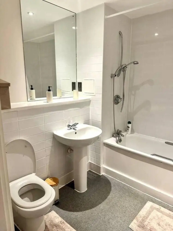 Cosy, Comfy 2 Bed Apartment Canary Wharf
