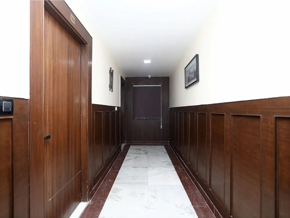 OYO Flagship 13847 HCMR Complex