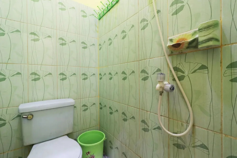 Surabaya Jaya Hotel near Soekarno Hatta Airport Redpartner