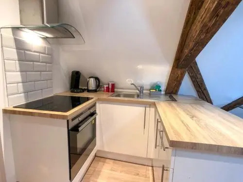 Beauty & The Beast - Old Town Cosy Apartments