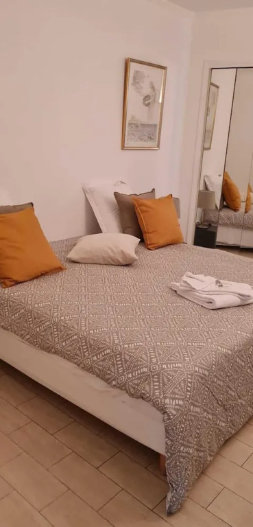 2 Bedrooms behind to the hotel Martinez