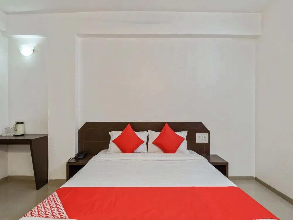 OYO 24115 Flagship Hotel Rajwada