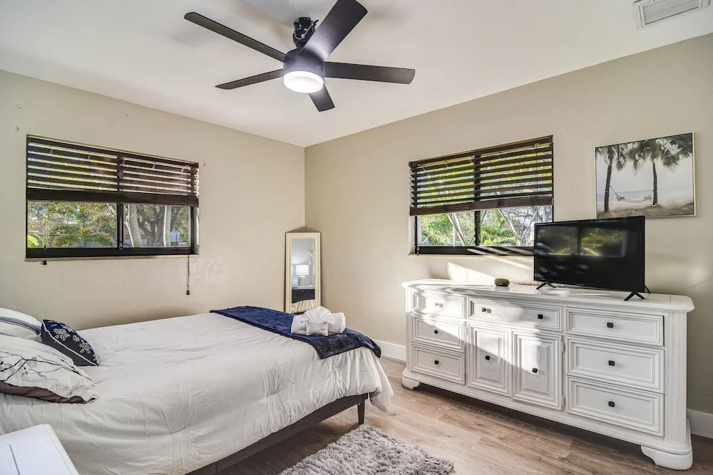 Serene St Petersburg Home w/ Private Hot Tub